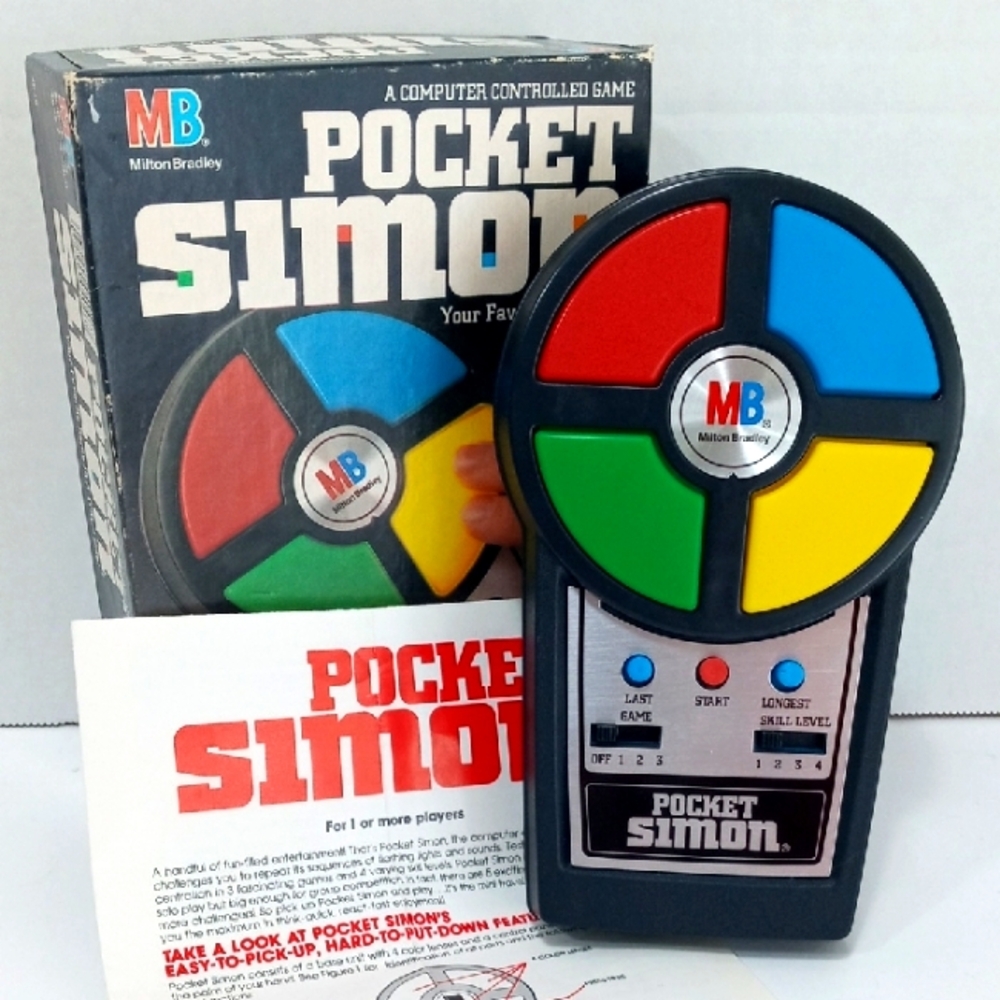 MILTON BRADLEY POCKET SIMON